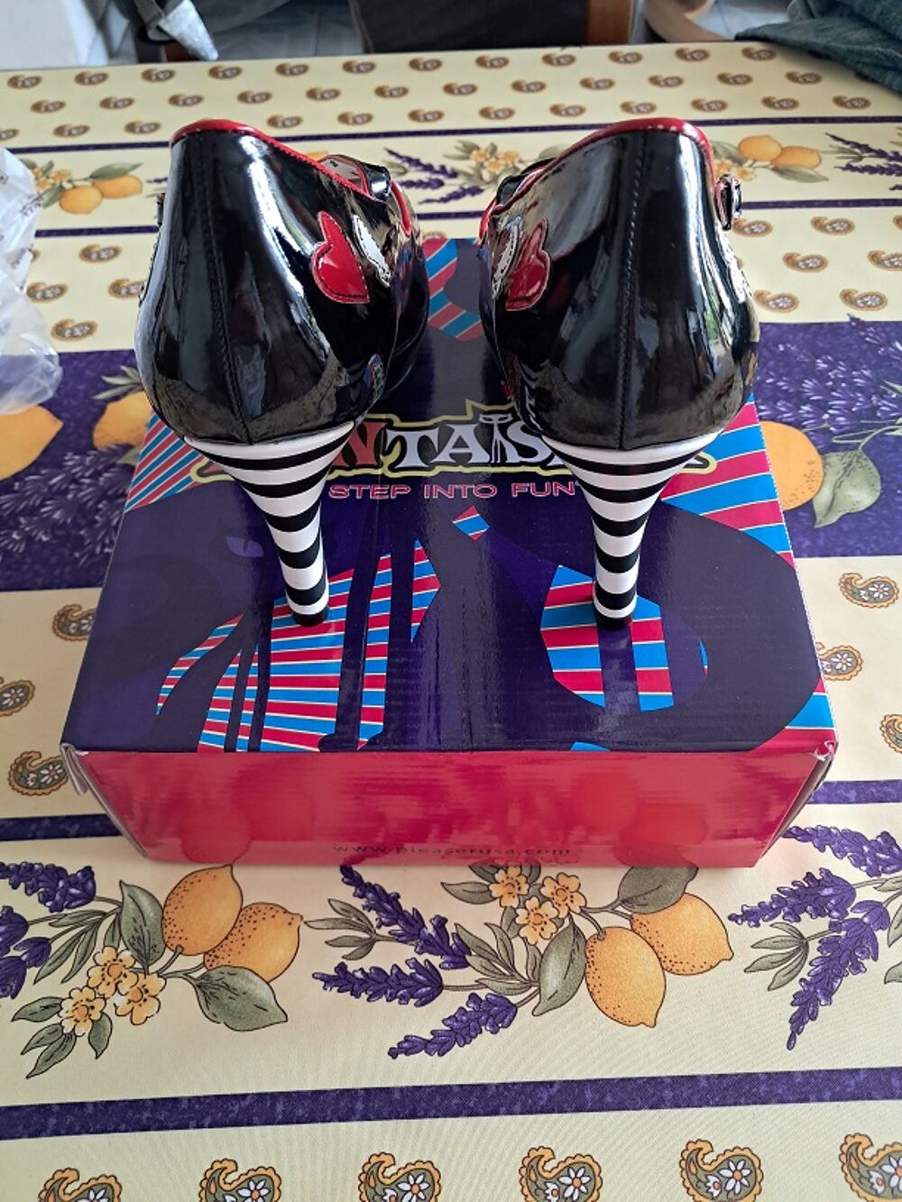 chaussure Contessa Alice merveille reine de coeur taille 9 c Chaussures
