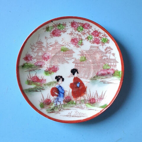 Petite assiette asiatique peinte Nimes (30)