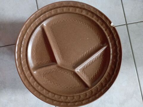 9 assiettes en grs 5 Le Pot (05)