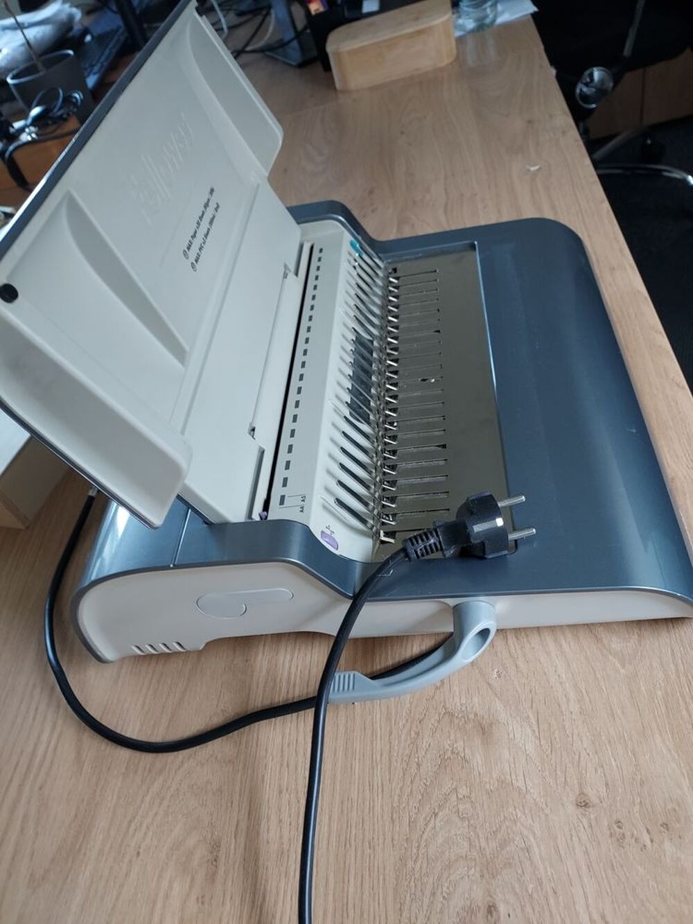 PerfoRelieuse Fellowes &eacute;lectrique Matériel informatique