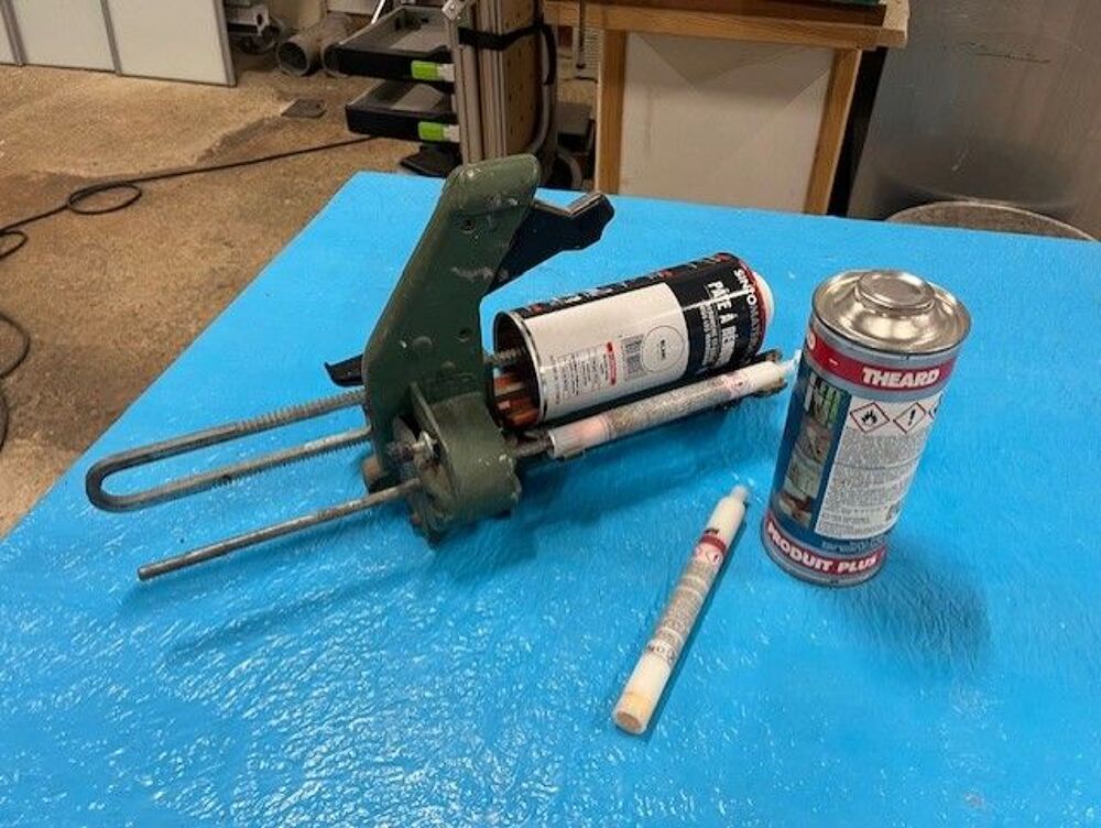 Pistolet doseur theard pour bi composant. Bricolage