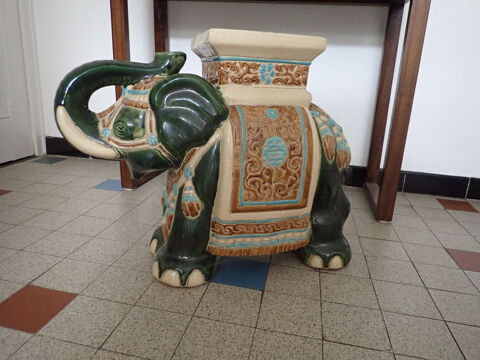 Grand Elphant porte pot en cramique 40 Villeurbanne (69)