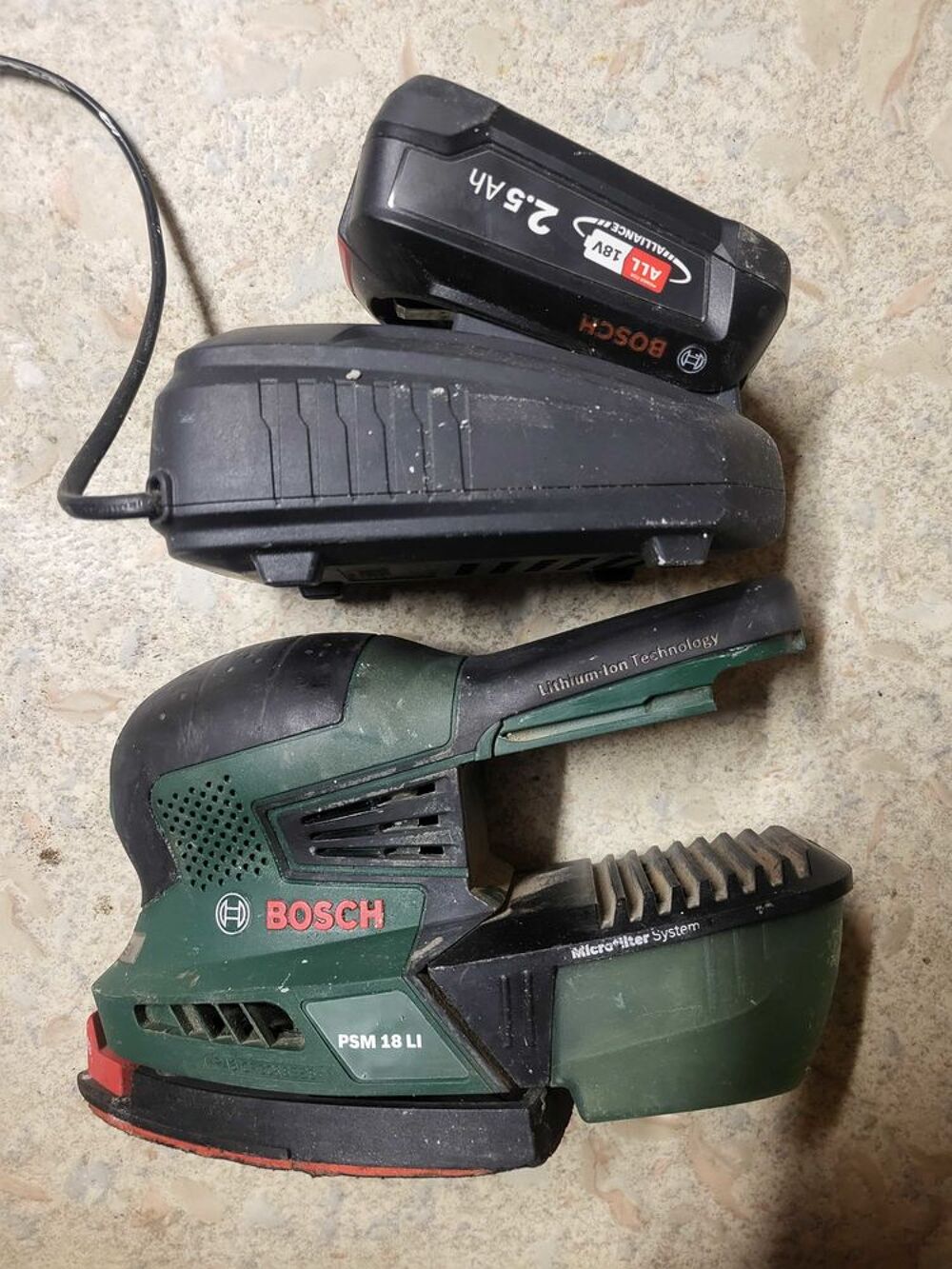 ponceuse vibrante sans fil Bosch avec batterie et chargeur Bricolage