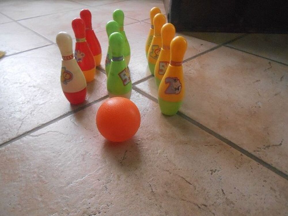 LOT DE 10 MINI QUILLES POUR E?FA?T Jeux / jouets