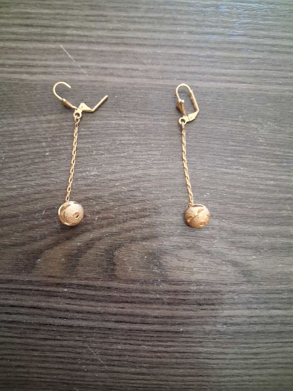 boucles d oreilles Bijoux et montres