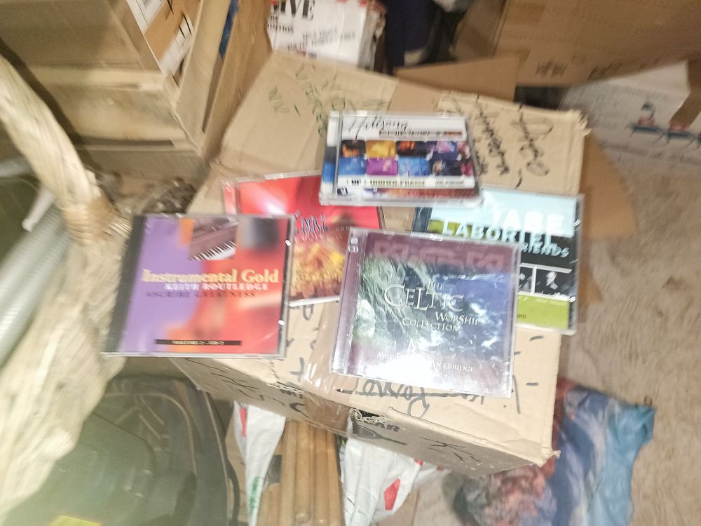 Lot de CD audio divers CD et vinyles