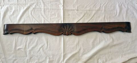 Ancien fronton sculpté en bois chène
Longueur 130cm
Saint-Pierre-les-Étieux (18)