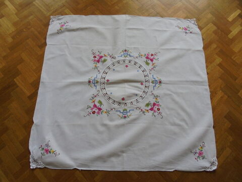 Nappe + serviettes � th� brod�es (52) 30 Tours (37)