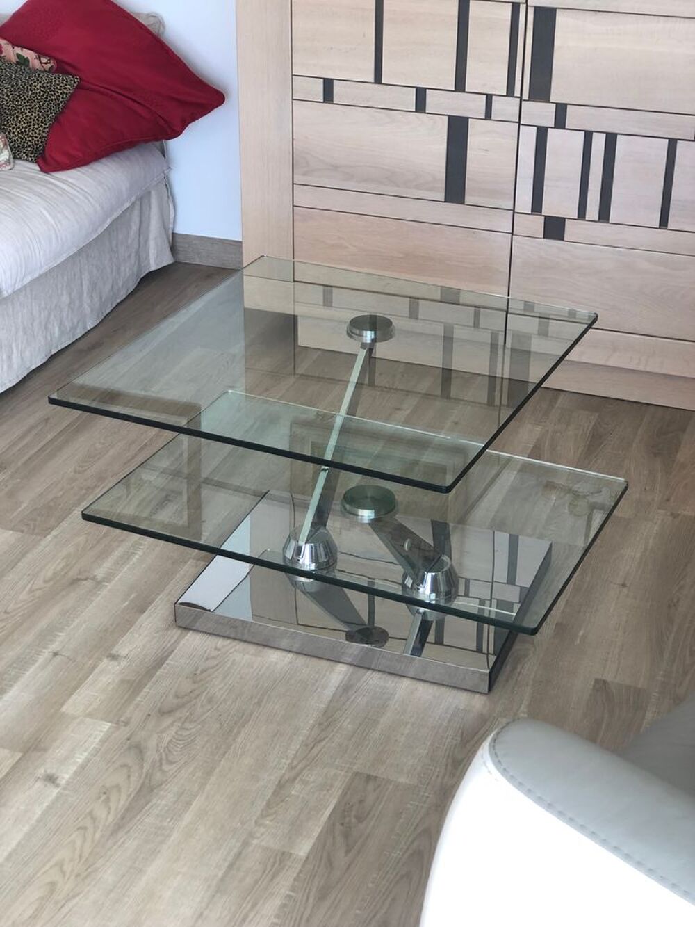 Table basse design en verre pivotante Meubles