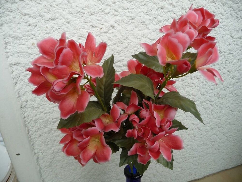 3 jolies branches fleurs rose orang&eacute; en tissu - Neuves Décoration