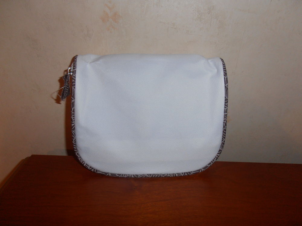 Trousse de toilette blanche (79) Maroquinerie