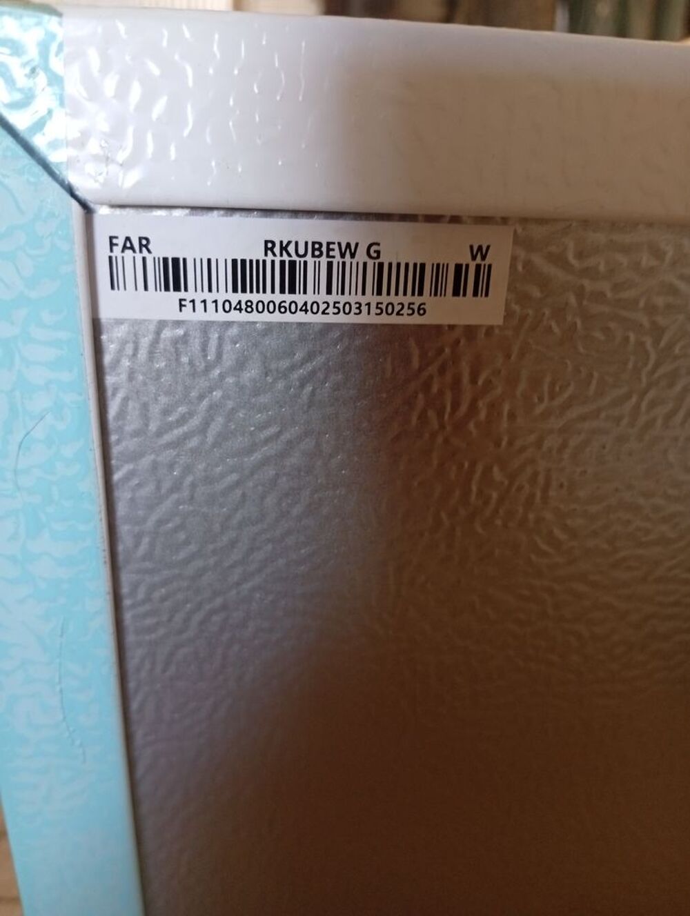Petit frigidaire de la marque FAR Electroménager