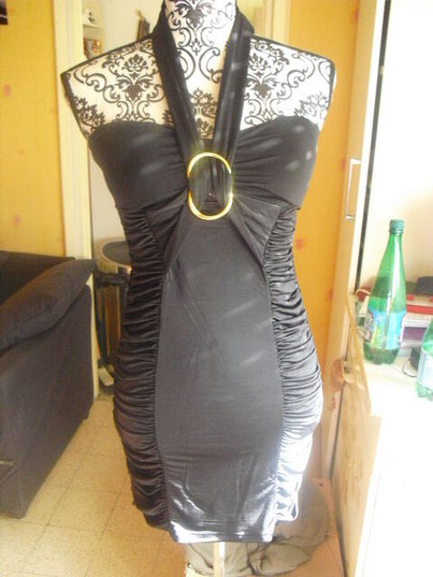 robe courte noire plisse NEUVE TOUR DE COU STRETCH T 36 8 Lyon 5 (69)