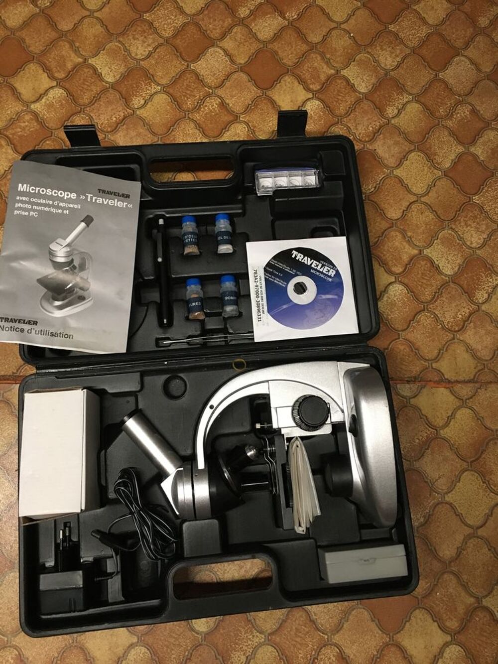 microscope "Traveler"avec oculaire d'appareil &agrave; photo num&eacute;ri Matériel informatique