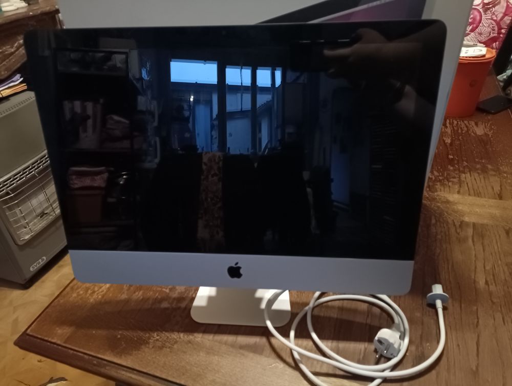 Apple iMac 21,5" mi-2010 Matériel informatique