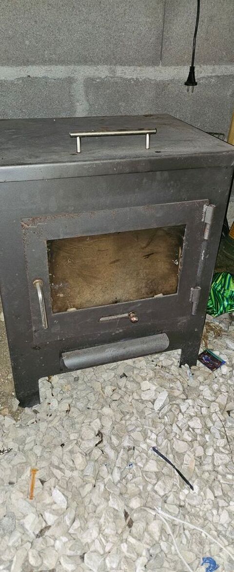 Poêle à bois + gaines + protection murale décorée Sancergues (18)