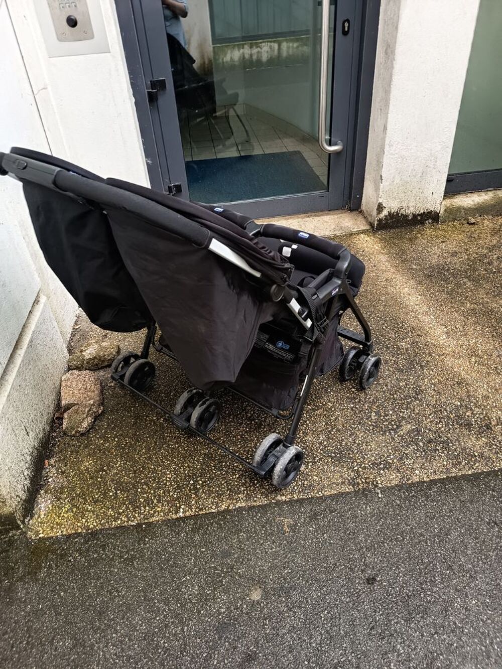 Poussette double marque chicco Puériculture