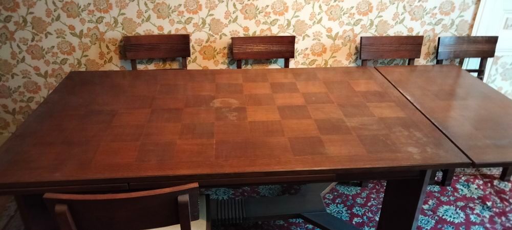 Table avec rallonges et ses 8 chaises Meubles