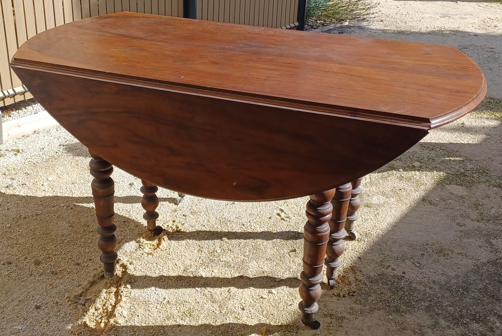 Ancienne table ronde en bois massif Meubles