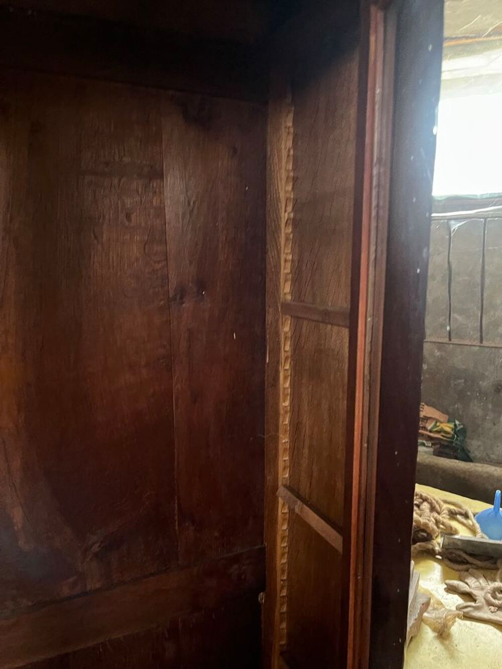 armoire, biblioth&egrave;que avec deux portes vitr&eacute;es, en bon &eacute;tat. armoire, biblioth&egrave;que avec deux portes vitr&eacute;es, en bon &eacute;tat. Meubles