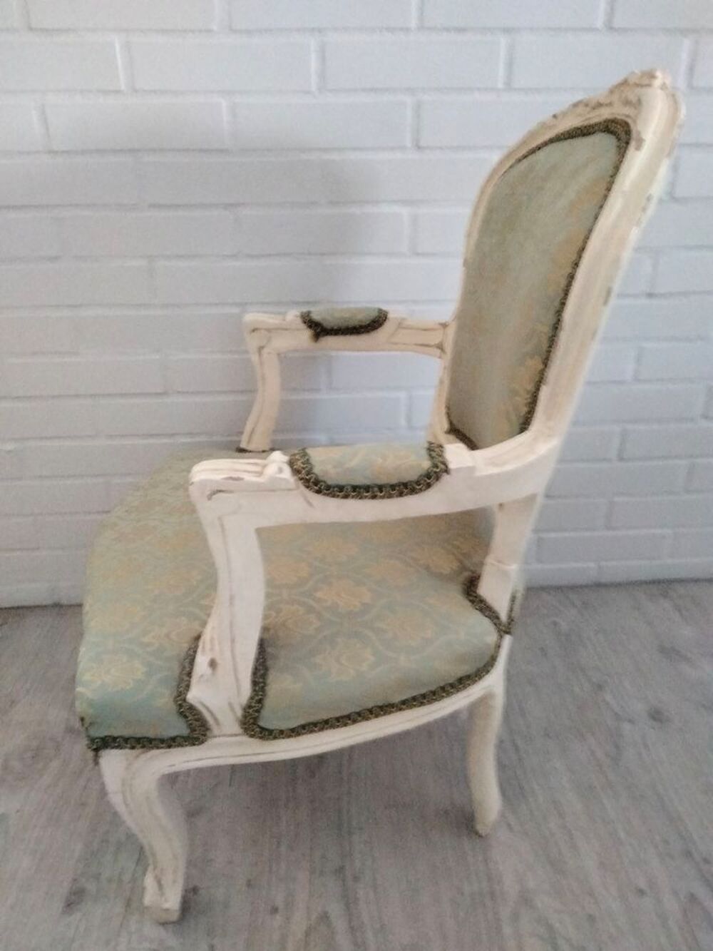 Fauteuil cabriolet. Meubles