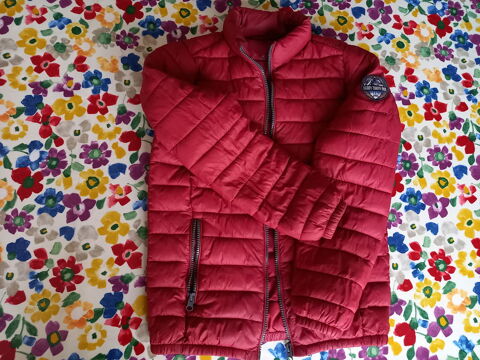 Blouson lger rouge Teddy Smith 12 ans TBE
29 Montbazens (12)