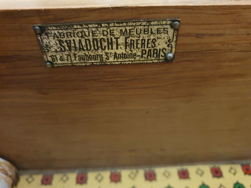 Meuble sculpt&eacute; en bois massif et ballon d'eau chaude Meubles