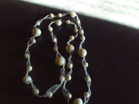 collier en perles et tissu 10 Saint-tienne-de-Chomeil (15)