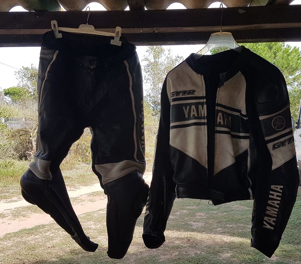 Combinaison moto yamaha. (2 parties) Vêtements