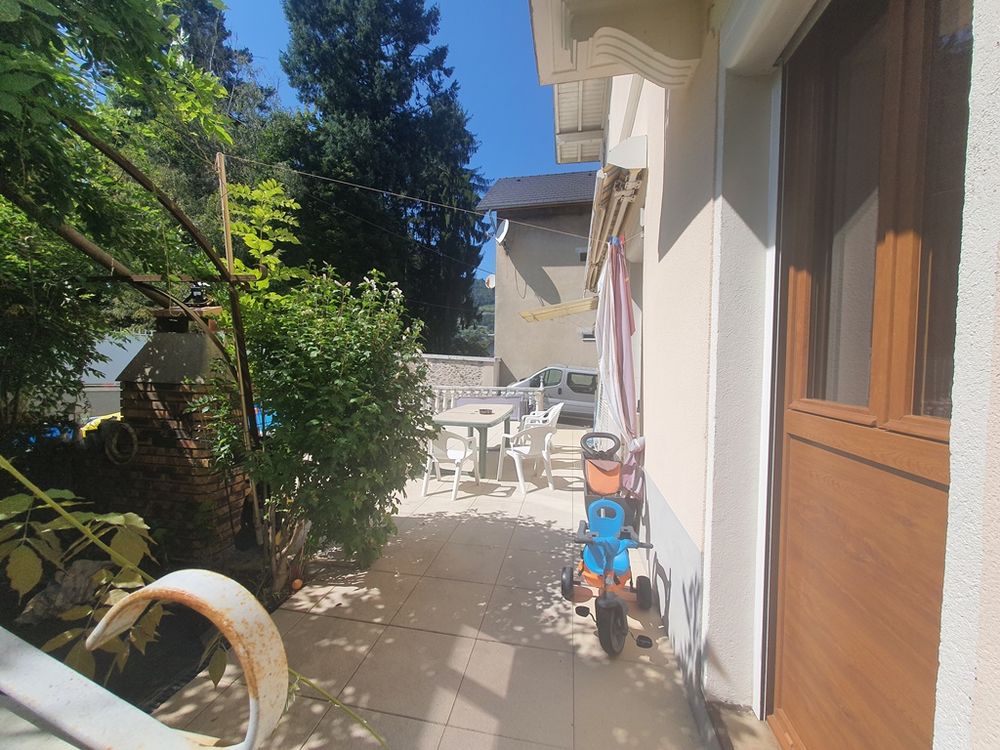 Location Appartement T4 triplex 120 m2, terrasse+piscine priv�es, jardin partag� La rochette