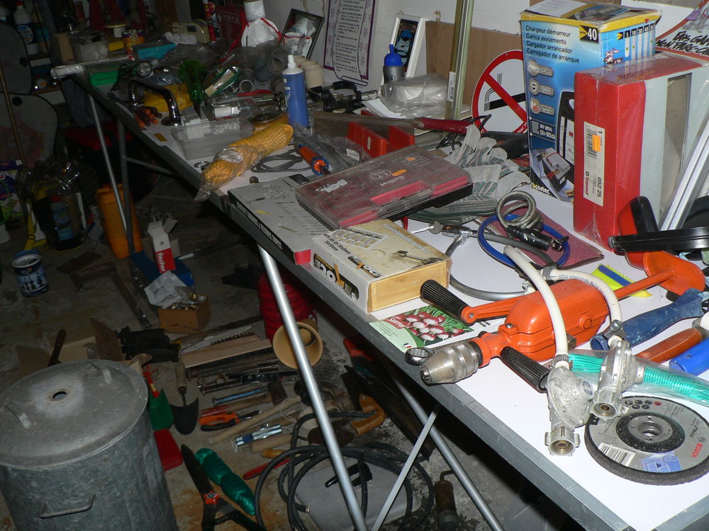  bibelots, vaisselle, bricolage, disques, livres.. Décoration