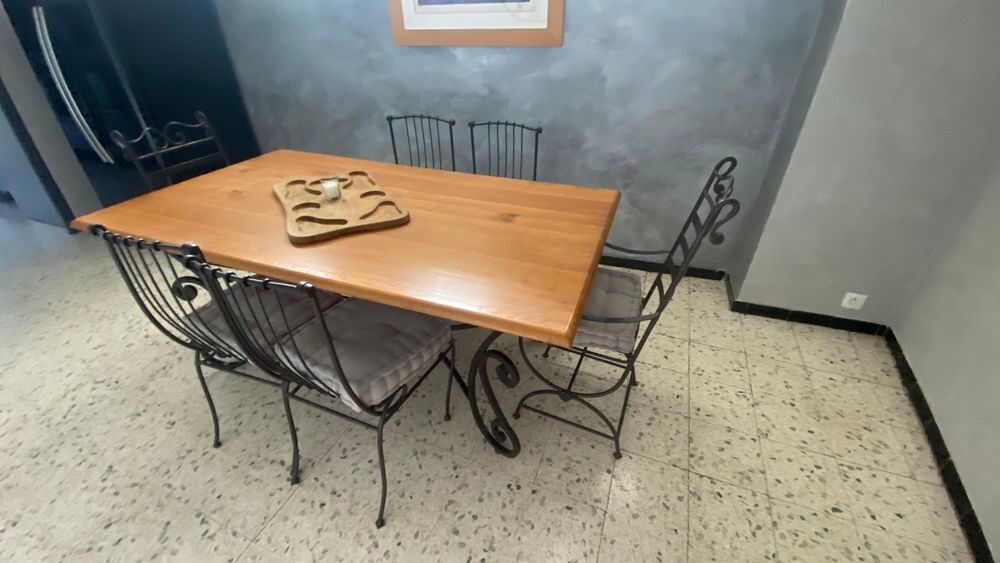 table en fer forg&eacute; avec 6 chaises Meubles