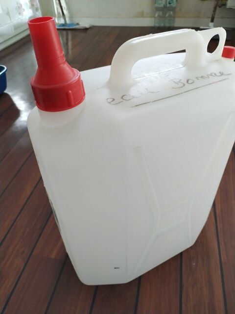 vends. 3  jerrican 20l alimentaire pour l'eau parfaite tat 11 Saint-Andr-de-Cubzac (33)