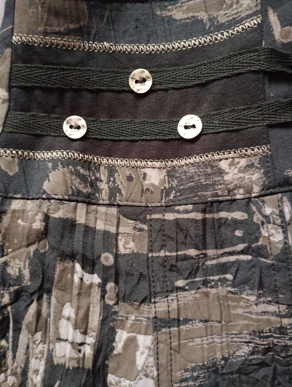 Jupe &eacute;l&eacute;gante avec motifs marron et noirs Vêtements
