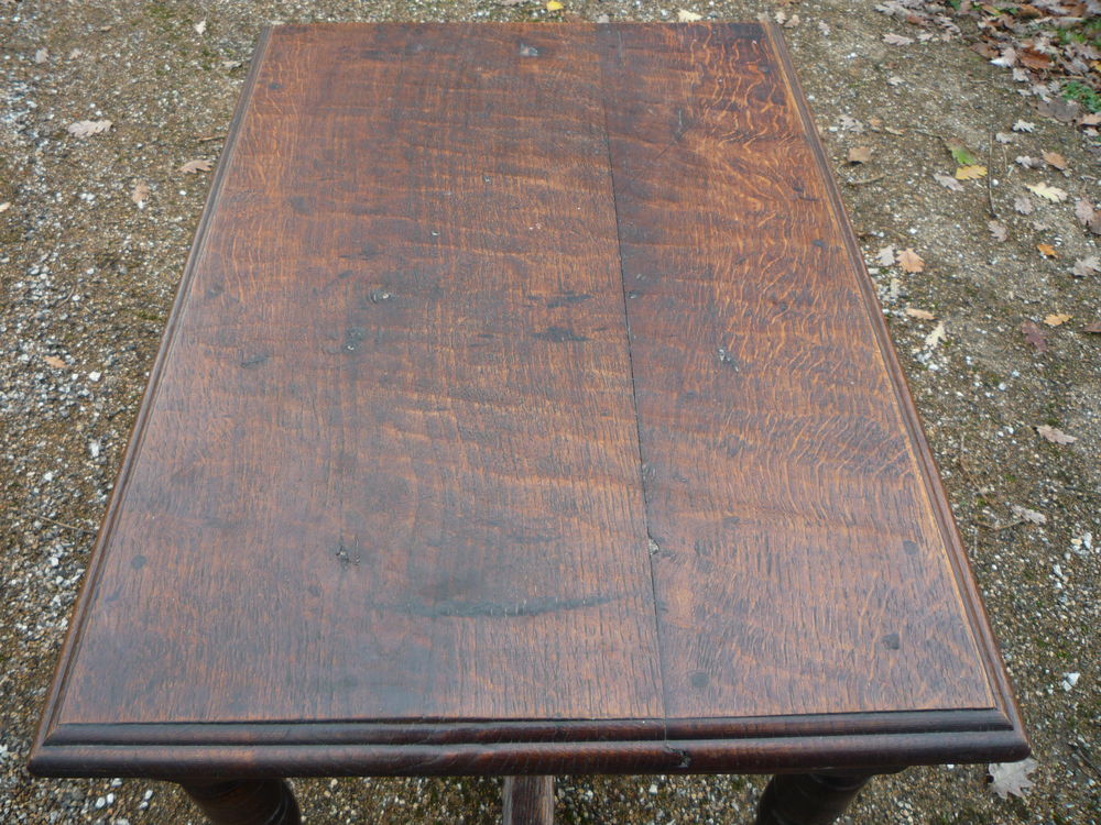 Petite table Louis XIII
Meubles