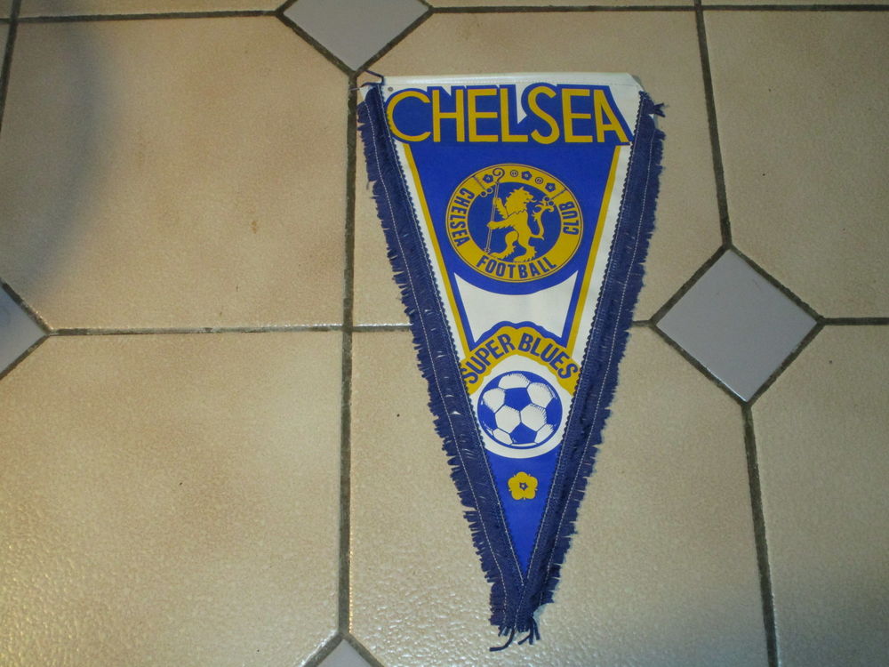 VIEUX FANION FOOTBALL"CHELSEA FOOTBALL CLUB" LOT 22C23 