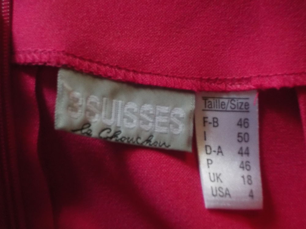 JUPE ROSE 3 SUISSES TAILLE 46 Vêtements