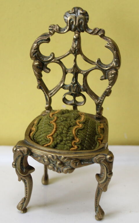 Chaise Bronze de Vienne ou laiton XIXème siècle, miniature 90 Issy-les-Moulineaux (92)