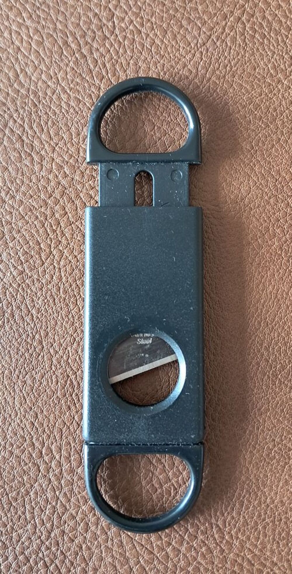 coupe cigare 
diam&egrave;tre 2 cm 
lame stainless steal 
11x3 cm Bricolage