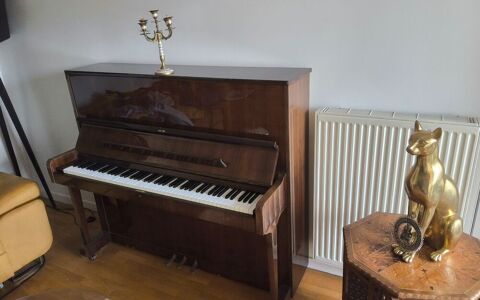 Piano droit PETROF - Fin des années 1980 - Bon état
Courbevoie (92)