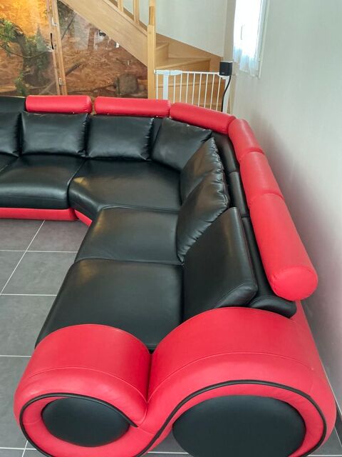 canap� en cuir noir et rouge 500 Saint-Molf (44)