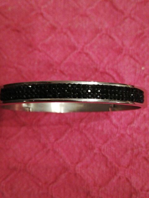 bracelet femme rigide/cristaux noirs/acier inoxydable 15 Écuisses (71)