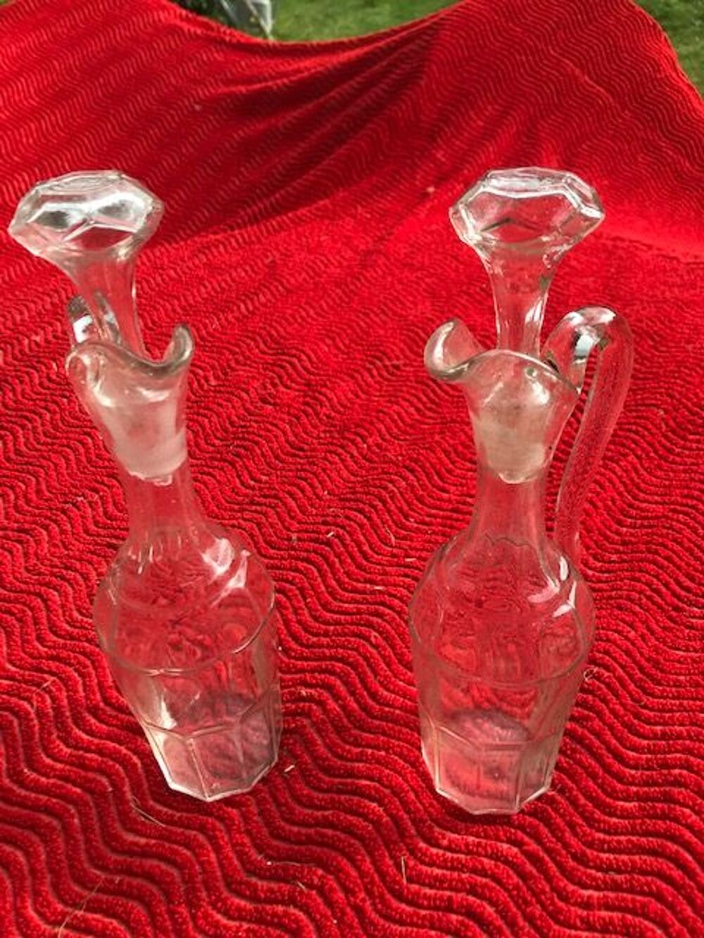 Deux carafes anciennes 