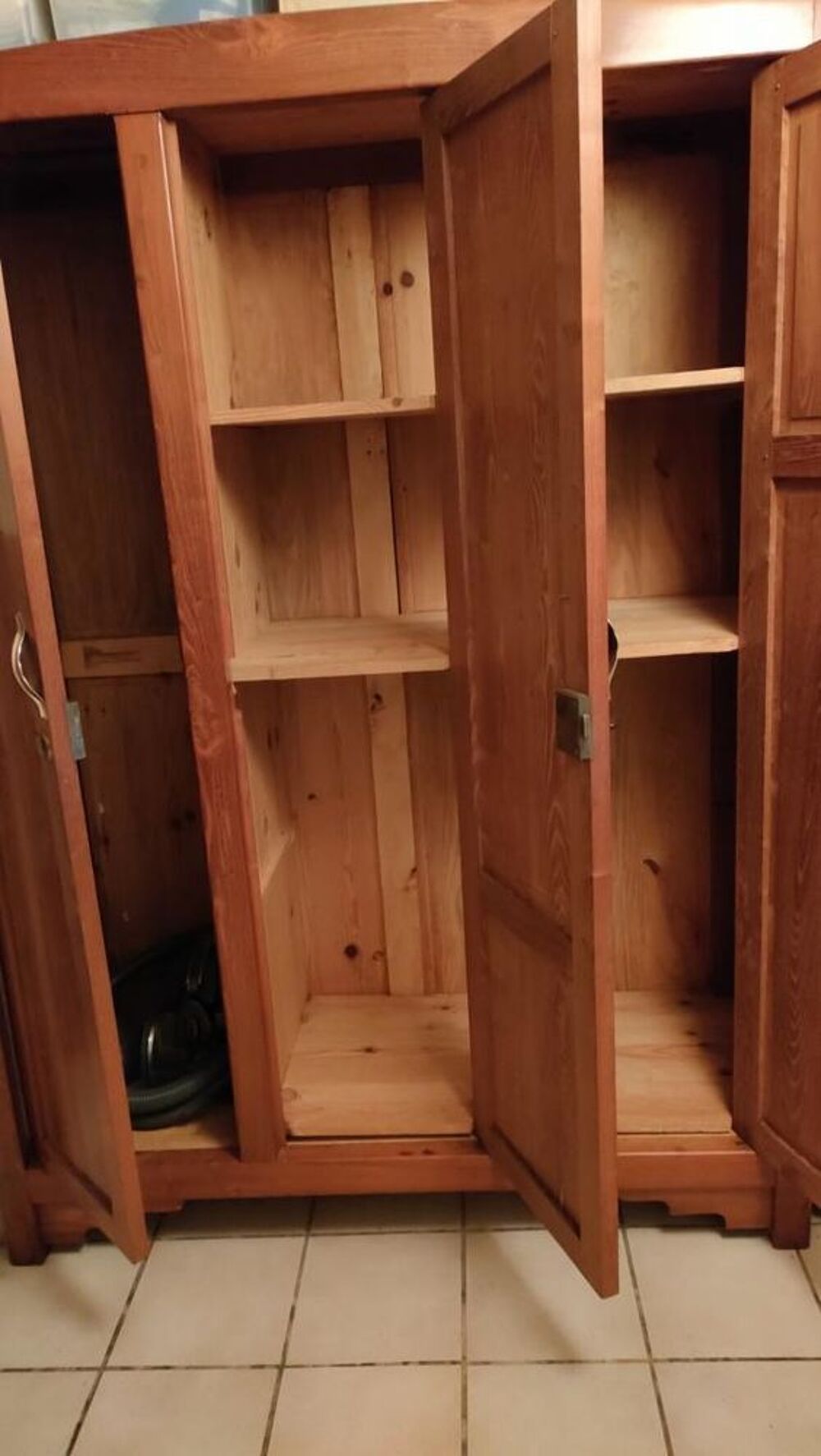 Armoire noyer massif Meubles