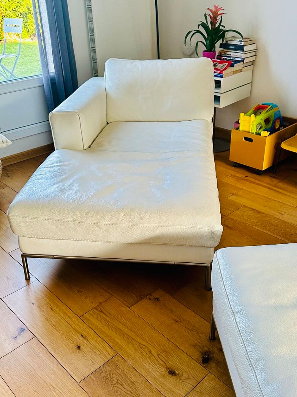Canap&eacute; + m&eacute;ridienne + pouf Meubles