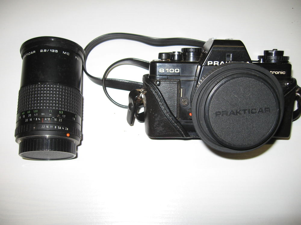 1 appareil photo argentic avec saccoche flasch 2 objectifs Photos/Video/TV