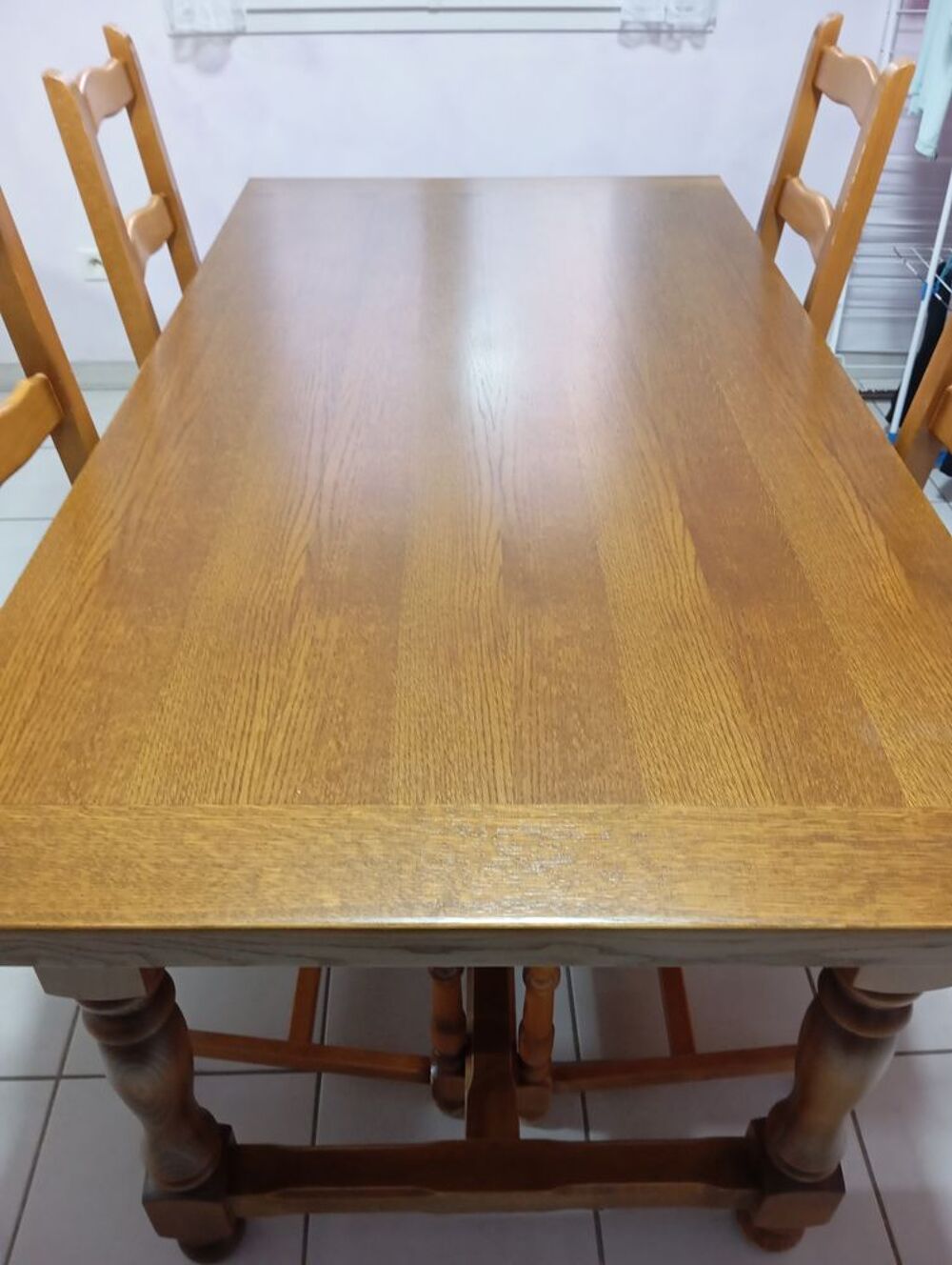 ensemble table plus chaises en ch&ecirc;ne massif Meubles