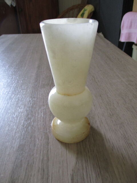 Petit vase en onyx 10 Saint-Ouen (41)
