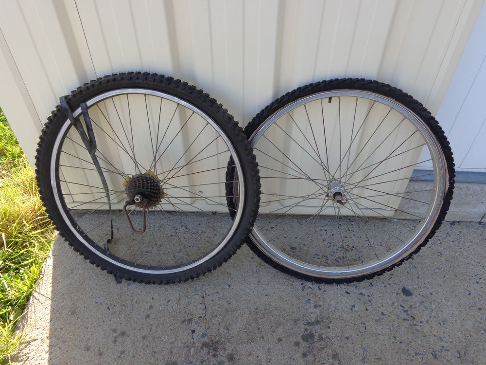 Lot de 4 pneus cyclo Vélos