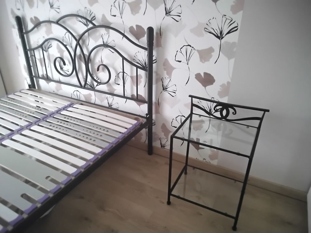 Ensemble lit 140x190 et table de nuit Meubles